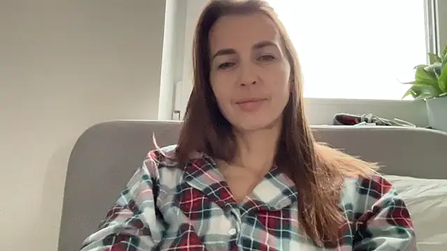 Snapshot of Arivanna chatting on 10.16.25 Arivanna online show from 10.16.25