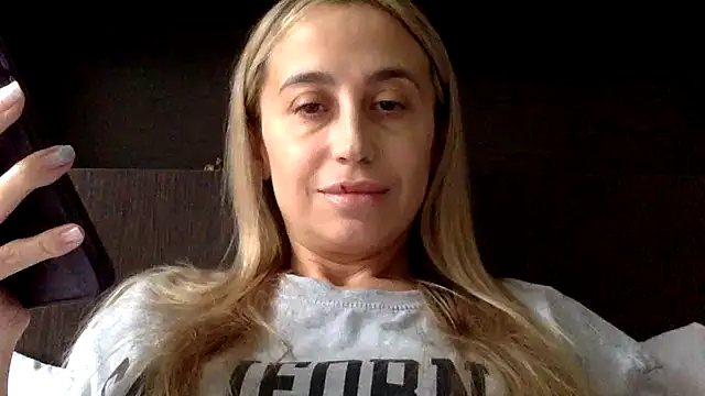 Snapshot of Jeyvaris chatting on 09.29.25 Jeyvaris online show from 09.29.25