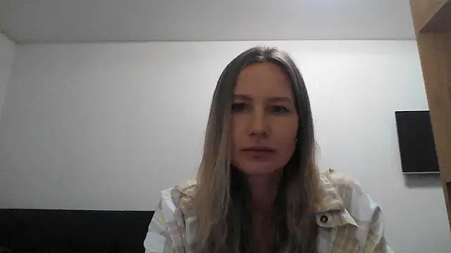 Snapshot of Tavriena chatting on 11.02.25 Tavriena online show from 11.02.25