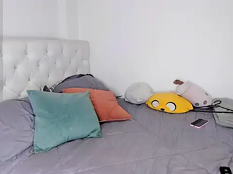 Snapshot of sunnymoonn_1 chatting on 10.30.25 sunnymoonn 1 online show from 10.30.25