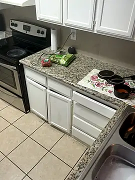 Snapshot of YeahhhitsBreezy chatting on 10.25.25 YeahhhitsBreezy online show from 10.25.25