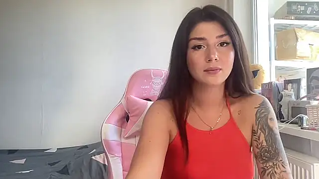 Snapshot of RossyStrawberryV chatting on 09.25.25 RossyStrawberryV online show from 09.25.25