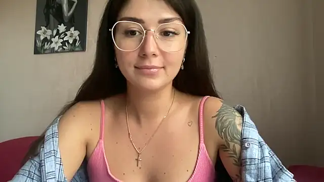 Snapshot of RossyStrawberryV chatting on 10.08.25 RossyStrawberryV online show from 10.08.25