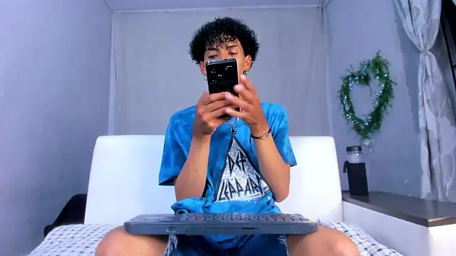 Snapshot of josesweet_ chatting on 10.24.25 josesweet  online show from 10.24.25