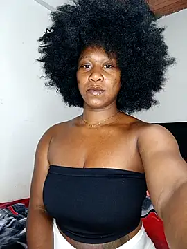 Snapshot of Opal_S chatting on 11.18.25 Opal S online show from 11.18.25