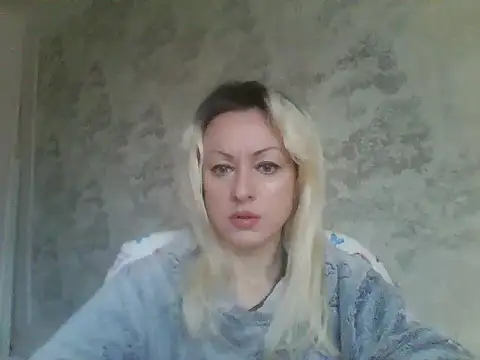 Snapshot of Veyrise chatting on 10.26.25 Veyrise online show from 10.26.25