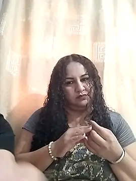 Snapshot of MEYBELLATINA chatting on 10.15.25 MEYBELLATINA online show from 10.15.25