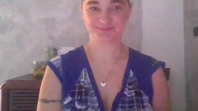 Snapshot of GoldenAngelMilf chatting on 10.13.25 GoldenAngelMilf online show from 10.13.25