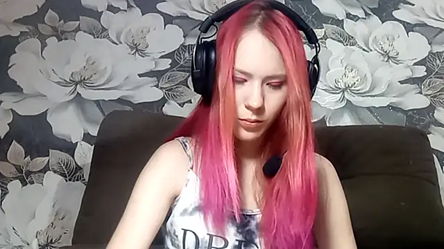 LiaCusson online show from 10.20.25