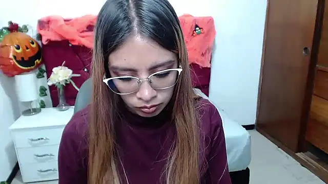 Snapshot of candy_antonella93 chatting on 10.22.25 candy antonella93 online show from 10.22.25