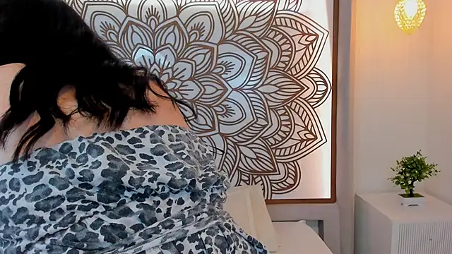 Daphne Nicolle online show from 10.07.25