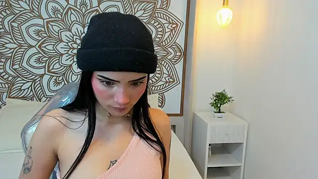 Daphne Nicolle online show from 10.10.25