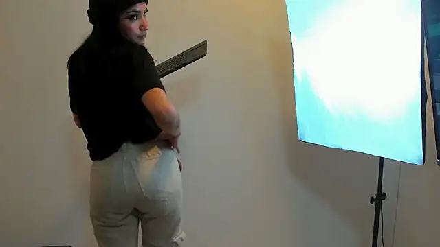 Daphne Nicolle online show from 10.15.25
