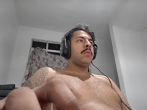 Snapshot of artzin2334 chatting on 10.10.25 artzin2334 online show from 10.10.25