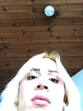 Snapshot of alexawinterrr chatting on 10.04.25 alexawinterrr online show from 10.04.25
