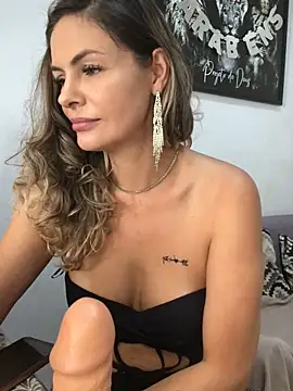 Snapshot of AlinemariaX chatting on 10.02.25 AlinemariaX online show from 10.02.25