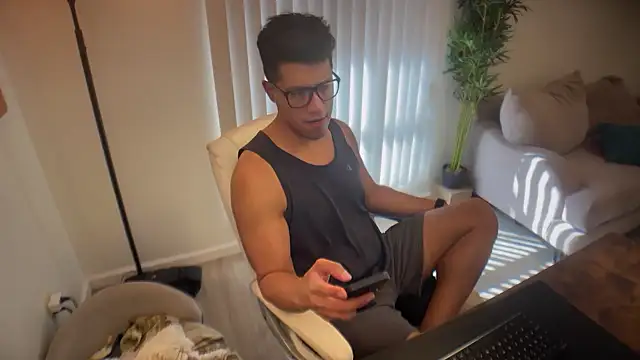 Snapshot of austinfxxx chatting on 10.17.25 austinfxxx online show from 10.17.25