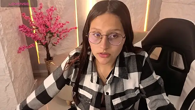 Nyx Tamy Tx  online show from 10.15.25