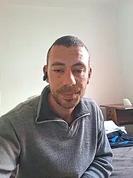 Snapshot of iveleche0987 chatting on 10.26.25 iveleche0987 online show from 10.26.25