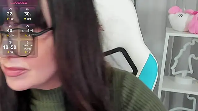 Snapshot of LindaRomero chatting on 10.04.25 LindaRomero online show from 10.04.25