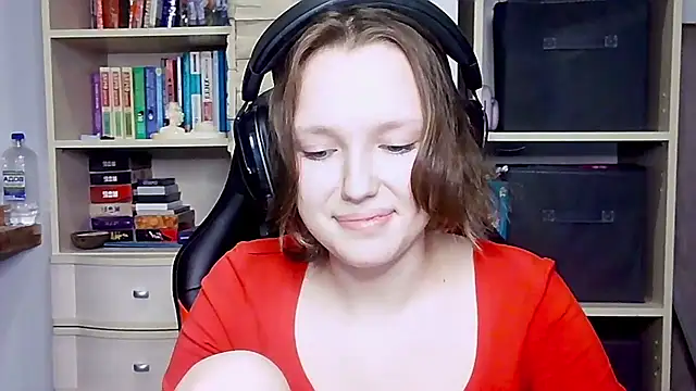 Snapshot of Diana-back chatting on 10.18.25 Diana-back online show from 10.18.25