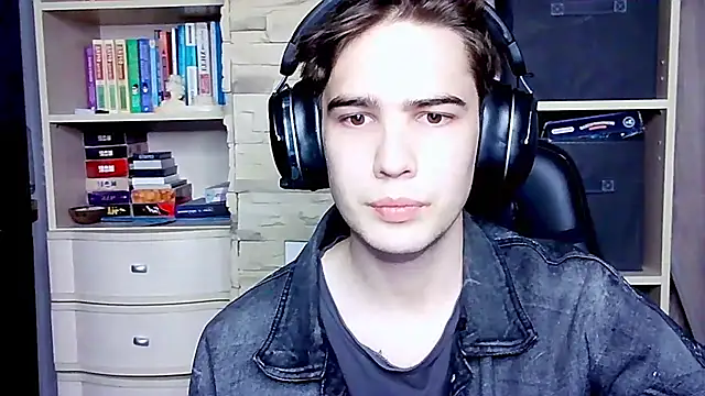 Snapshot of _Chris_Next_Door_ chatting on 10.09.25  Chris Next Door  online show from 10.09.25