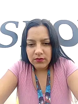 Snapshot of Sexy_Nayra_outdoors chatting on 10.20.25 Sexy Nayra outdoors online show from 10.20.25