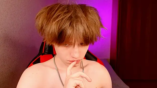 Snapshot of jeffreyue chatting on 10.11.25 jeffreyue online show from 10.11.25