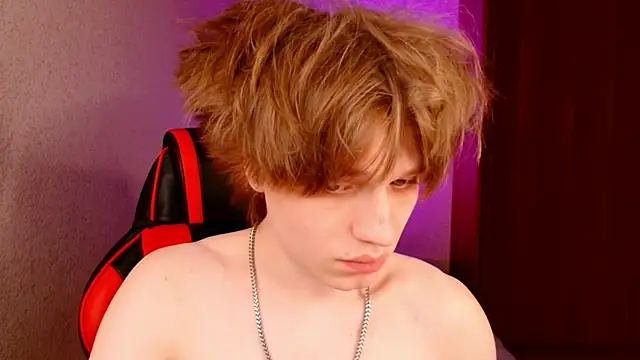 Snapshot of jeffreyue chatting on 10.13.25 jeffreyue online show from 10.13.25