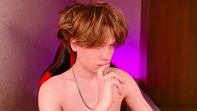 Snapshot of jeffreyue chatting on 10.18.25 jeffreyue online show from 10.18.25