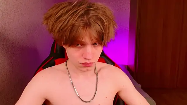 Snapshot of jeffreyue chatting on 10.20.25 jeffreyue online show from 10.20.25