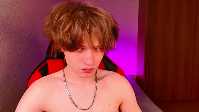 Snapshot of jeffreyue chatting on 10.25.25 jeffreyue online show from 10.25.25