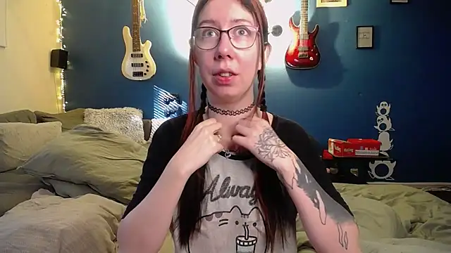 Snapshot of TattooedGirls chatting on 10.10.25 TattooedGirls online show from 10.10.25