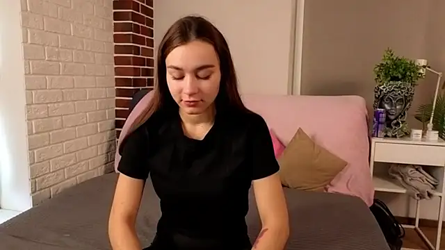 Snapshot of HelenStribley chatting on 10.05.25 HelenStribley online show from 10.05.25