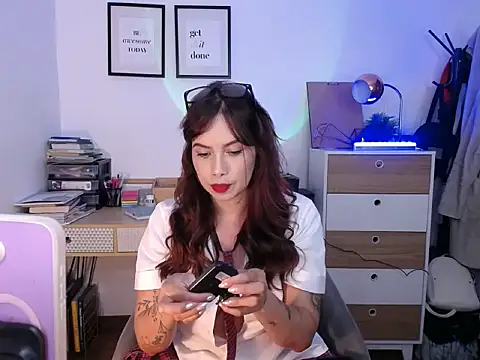 anniieeford online show from 10.19.25