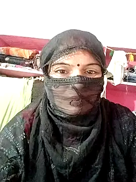 Snapshot of LOVE-VIKA chatting on 10.27.25 LOVE-VIKA online show from 10.27.25