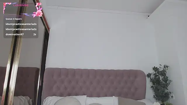 Naughty kittyy1 online show from 10.13.25