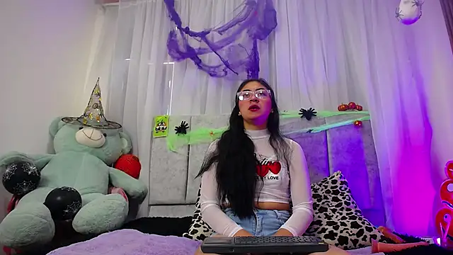 emy brunette online show from 10.16.25