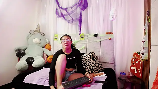 emy brunette online show from 10.17.25