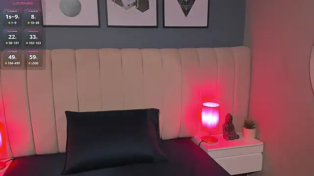 DaimondPink online show from 10.18.25