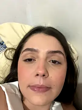 luiza barcelos online show from 10.17.25