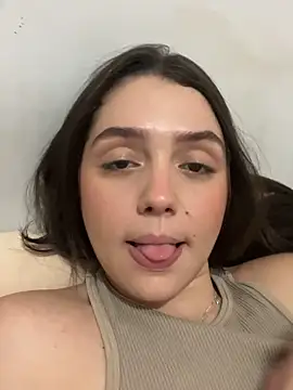 luiza barcelos online show from 10.17.25
