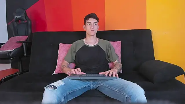 Snapshot of LukeSavagge chatting on 10.18.25 LukeSavagge online show from 10.18.25