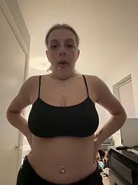 LucyLowbb online show from 10.12.25