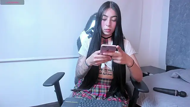 Snapshot of Corinna_Martini chatting on 10.16.25 Corinna Martini online show from 10.16.25