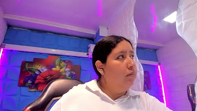 DulcineaSaenz online show from 10.18.25