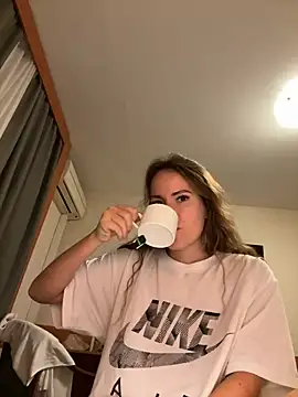 LikeAlioness online show from 10.14.25