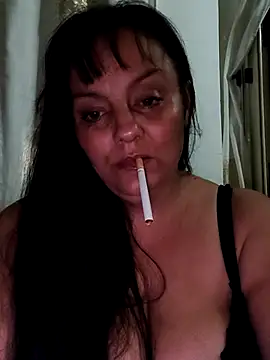 Snapshot of pasajuis chatting on 10.31.25 pasajuis online show from 10.31.25