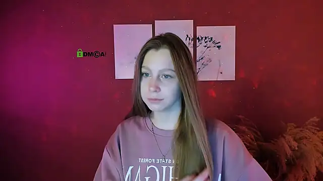 Snapshot of esme_moore_ chatting on 10.14.25 esme moore online show from 10.14.25