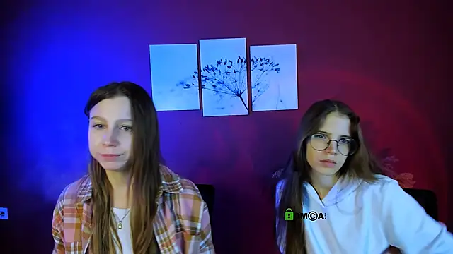 Snapshot of esme_moore_ chatting on 10.20.25 esme moore online show from 10.20.25